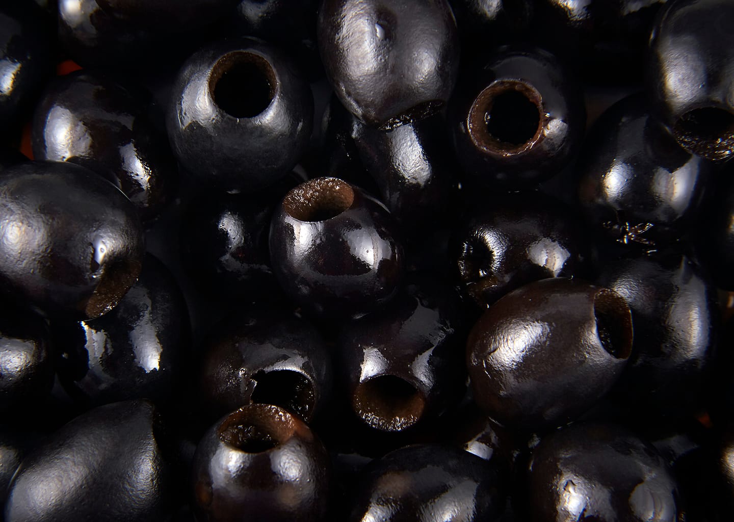 Olives noires dénoyautées en boîte