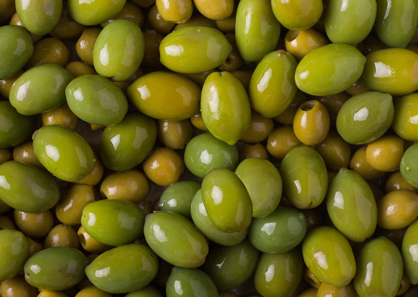 Olives vertes géantes entières